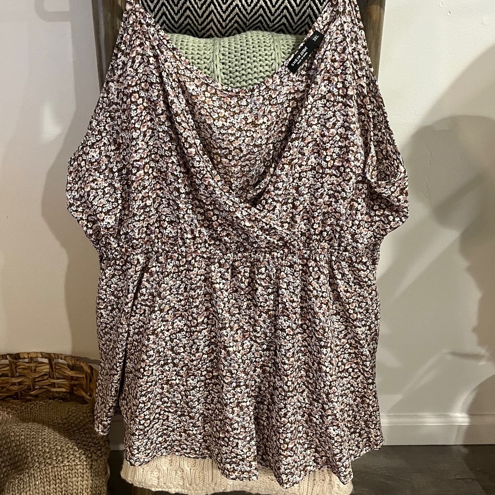 Floral, drapey tanktop